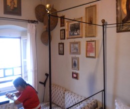 Geamul de la camera Sfantului Geamul de la camera Sfantului